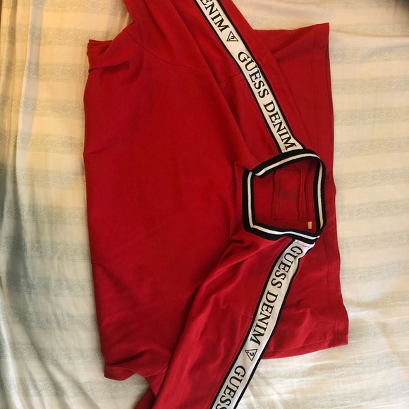 guess red tee - Picture 1 of 2